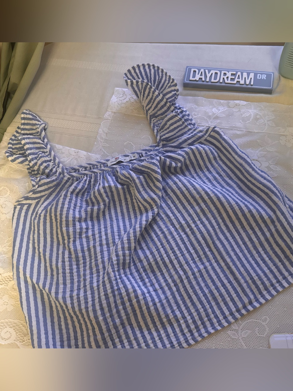 Vineyard Vines Blue and White Striped Ruffled Shoulder Tank Top sz M